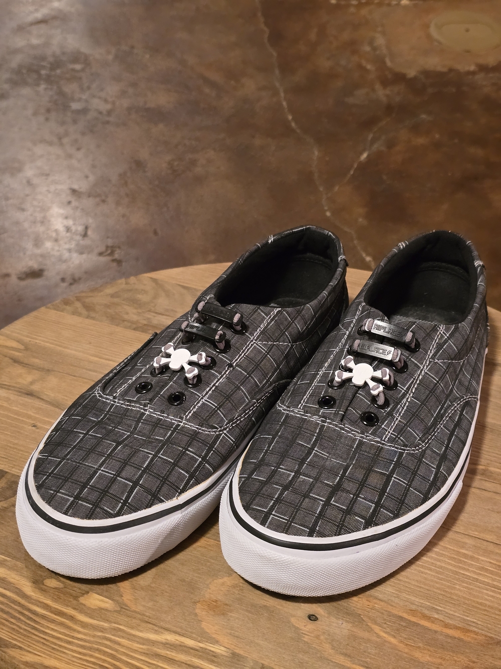 Tony Hawk Men's Black & Gray Plaid Low-Top Sneakers